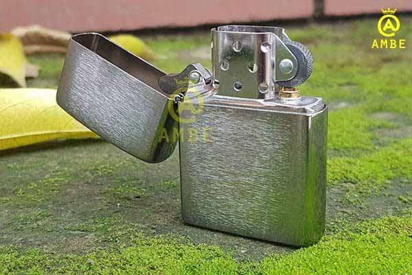 bật lửa zippo màu bạc