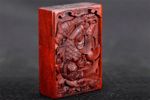 zippo cá chép khắc gỗ