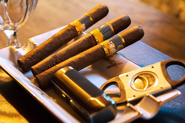 Cách thưởng thức điếu cigar mạnh